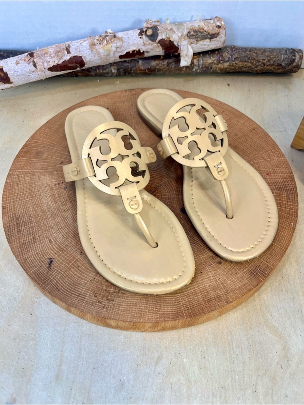 Tory Burch Miller Metallic Champagne Gold Leather Thong Sandals Size 9 - Picture 11 of 15